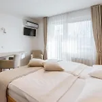 招待所 阿尔卑旅馆 3*